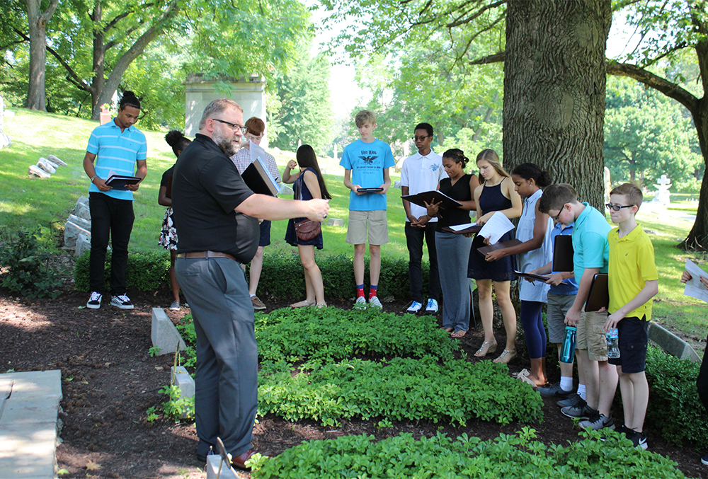 Photo of Roger Hardig with the 2018 class of Future Presidents of America at Crown Hill Cemetary.