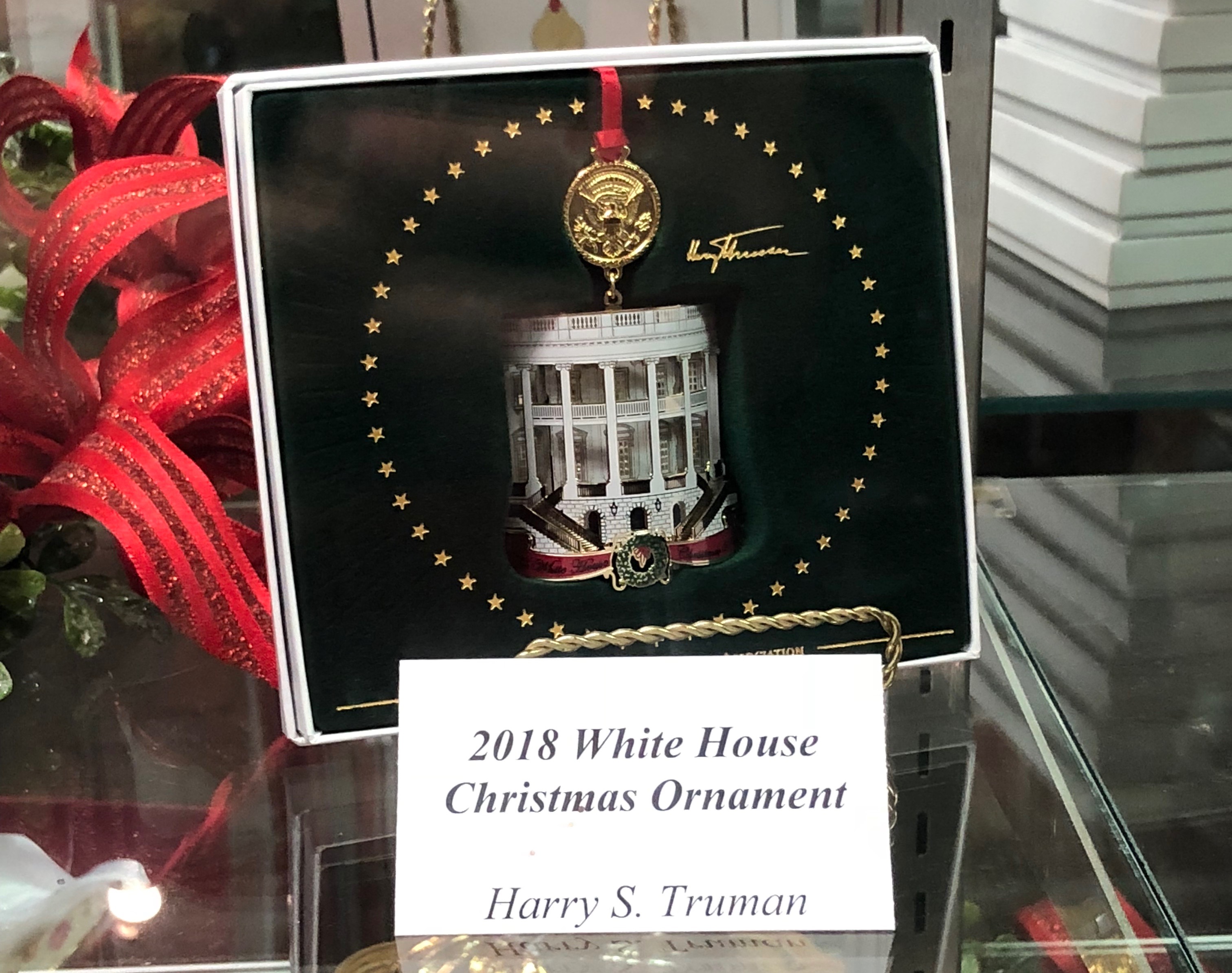 2018 White House Christmas ornament sold at Presidential Site