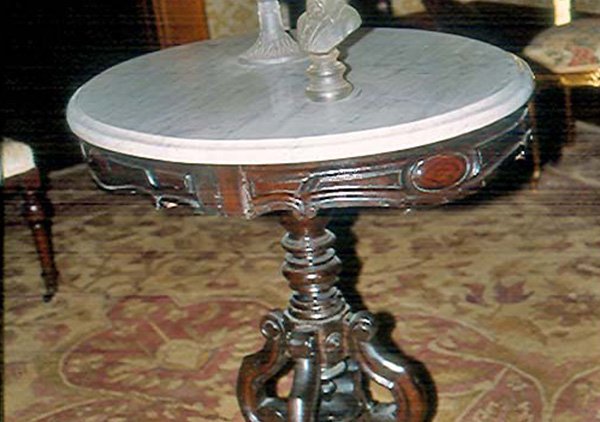 Marble top table, standing on a pedestal with 4 branching 